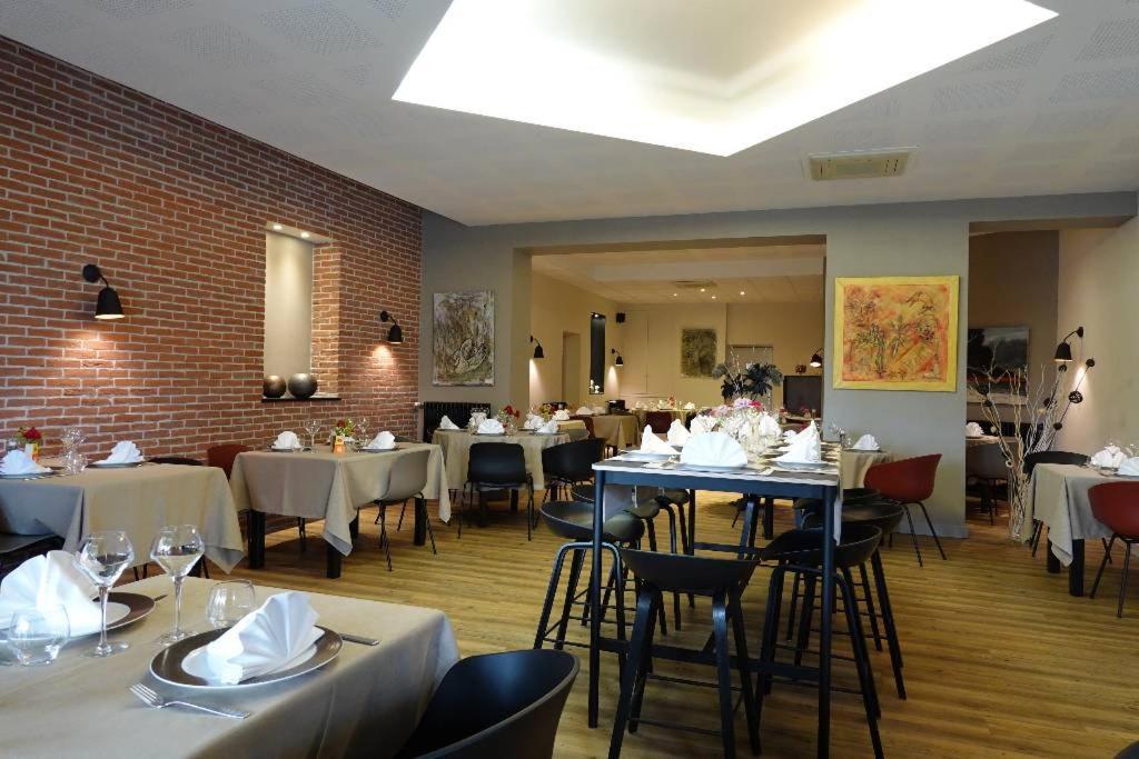 Hotel Restaurant De La Poste Saint-Just-en-Chevalet Екстер'єр фото